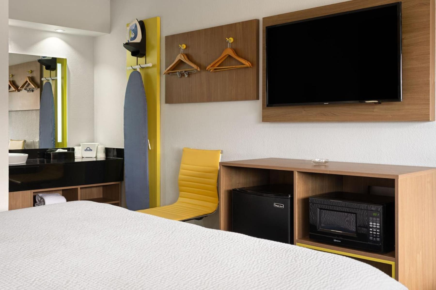 Days Inn By Wyndham Columbus Worthington Esterno foto