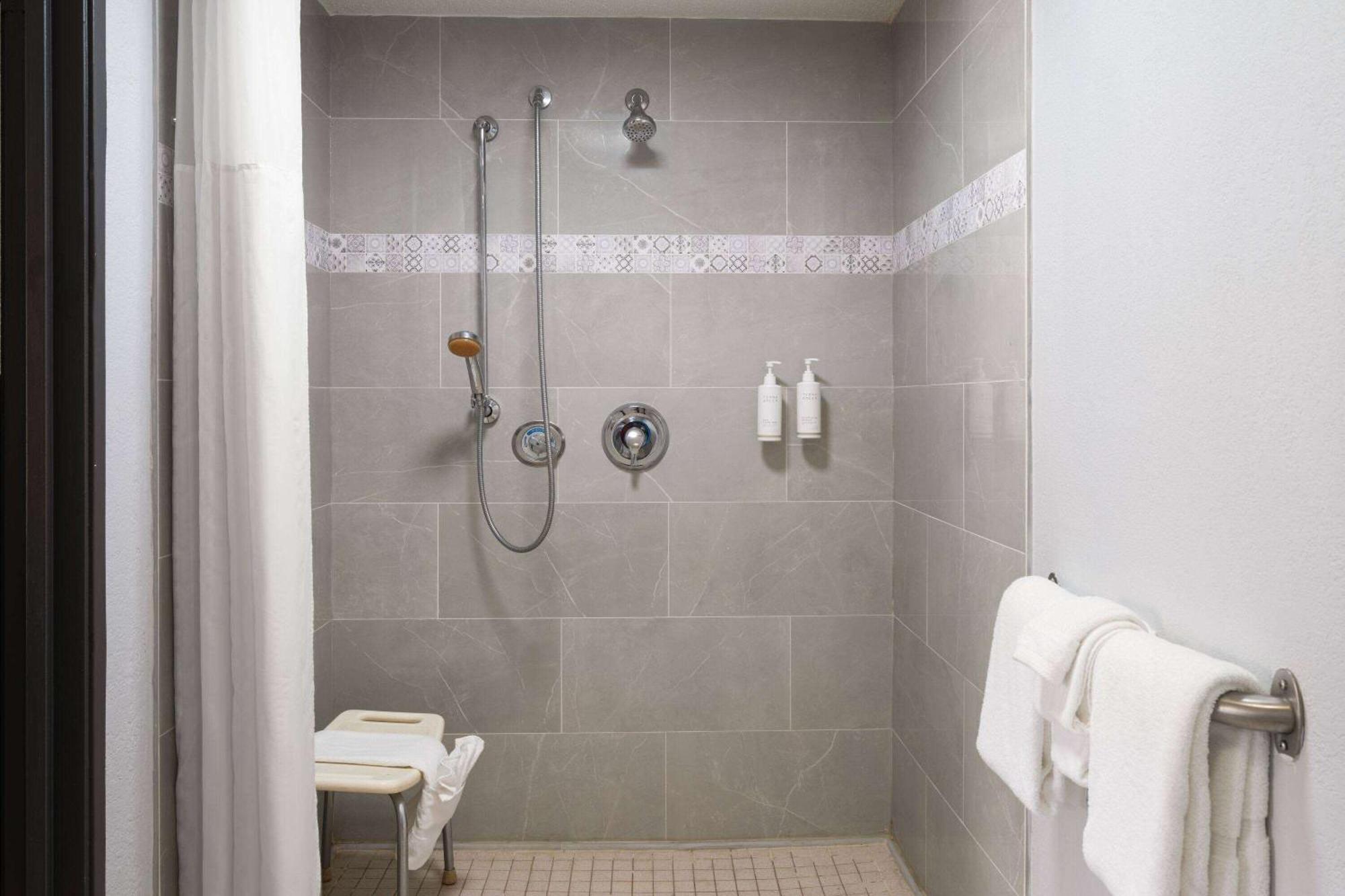 Days Inn By Wyndham Columbus Worthington Esterno foto
