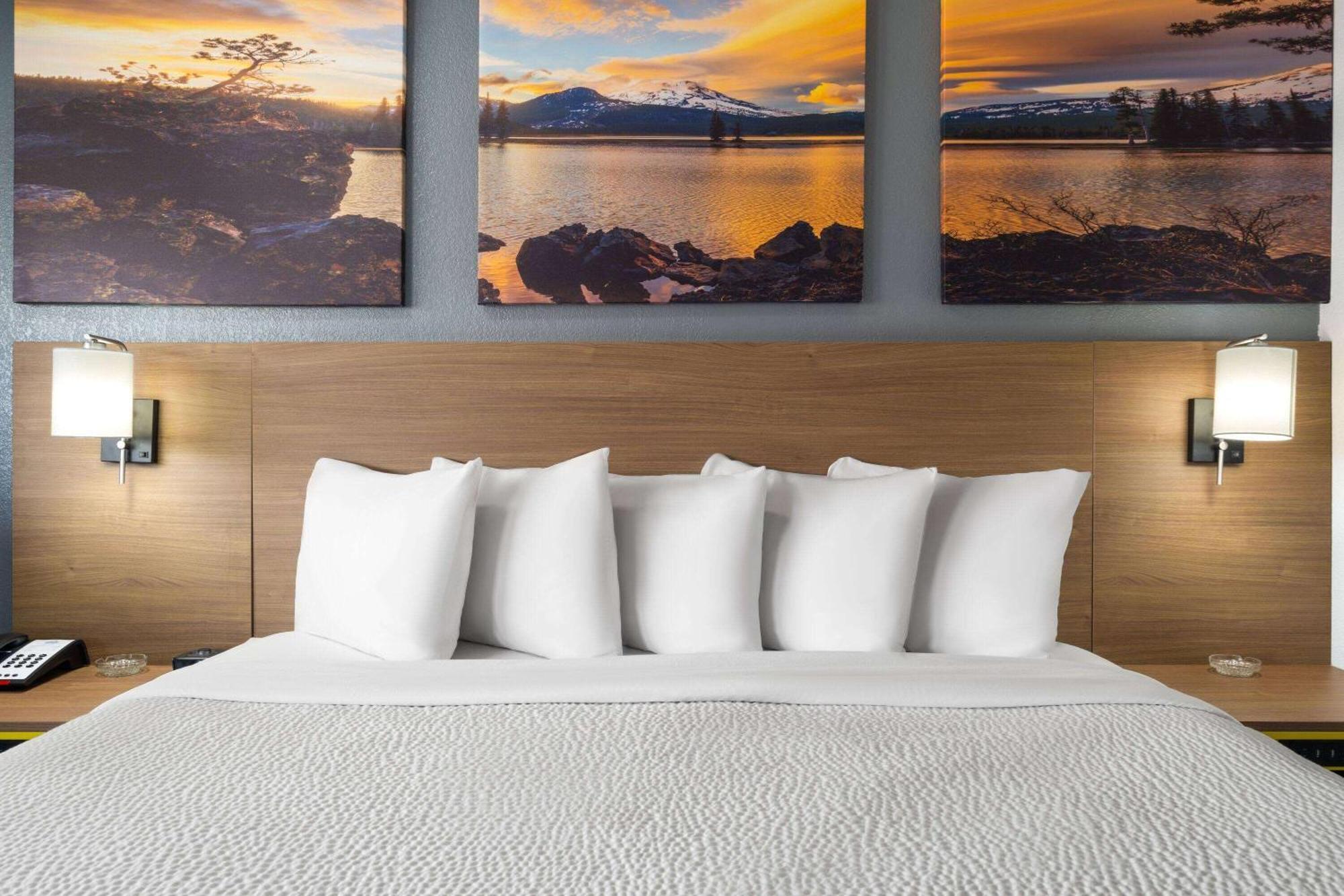 Days Inn By Wyndham Columbus Worthington Esterno foto