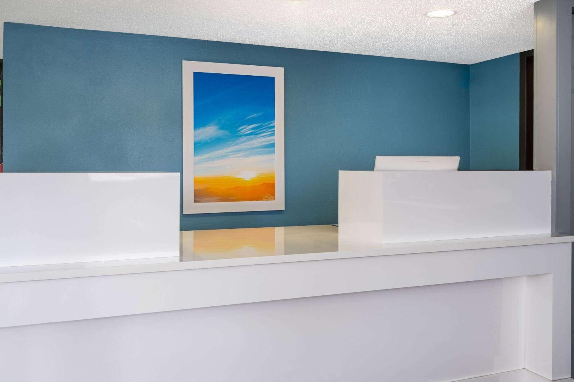 Days Inn By Wyndham Columbus Worthington Esterno foto