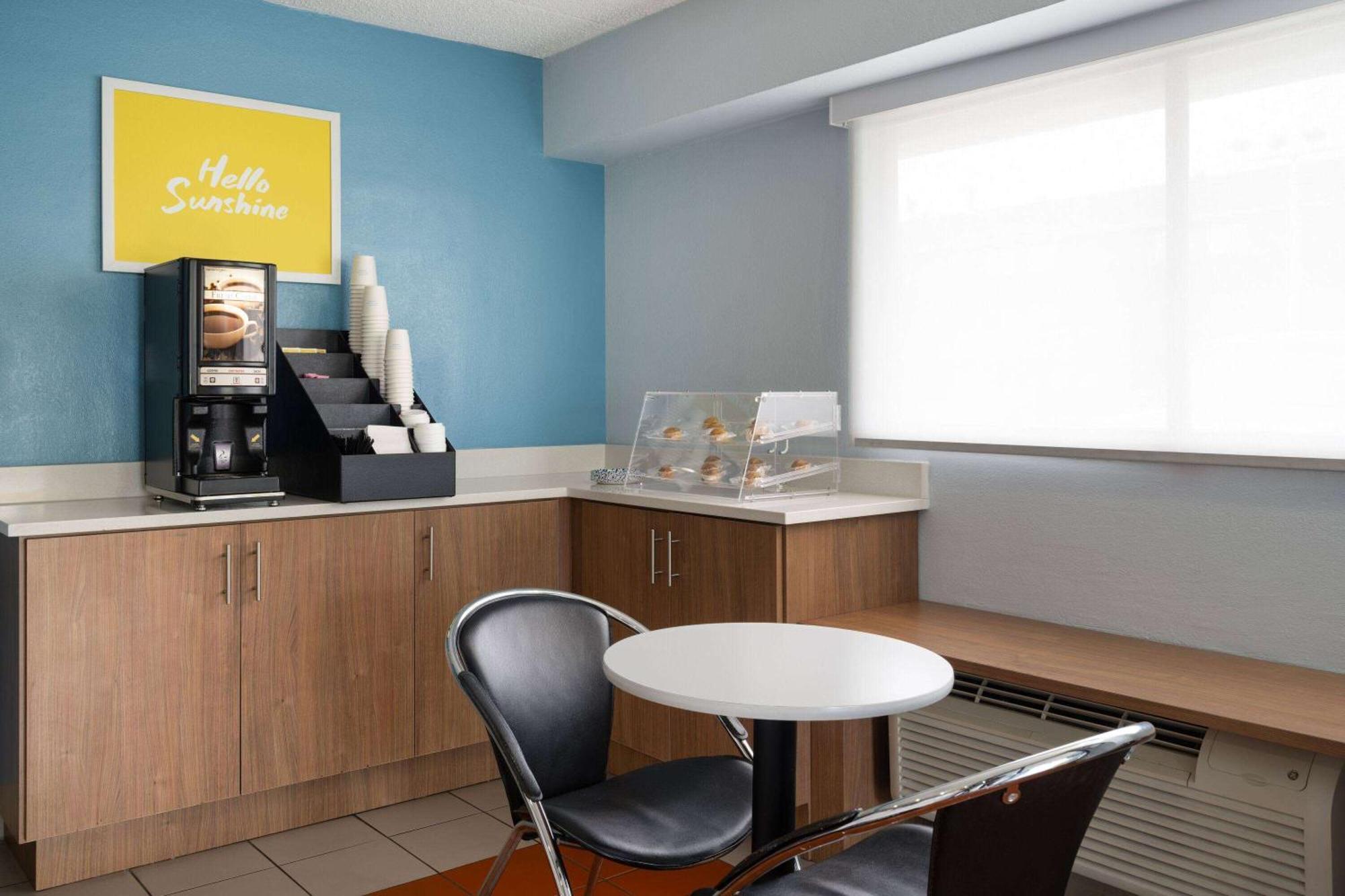 Days Inn By Wyndham Columbus Worthington Esterno foto