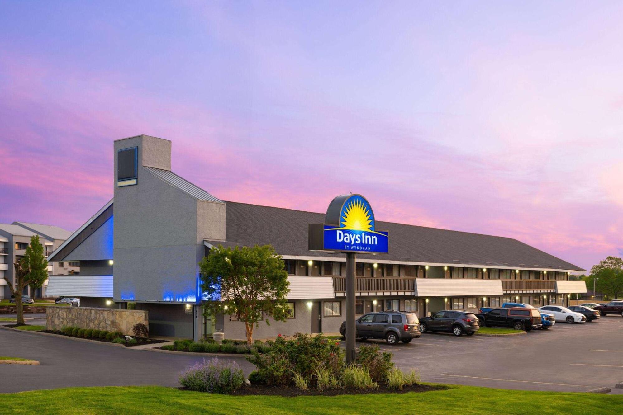 Days Inn By Wyndham Columbus Worthington Esterno foto